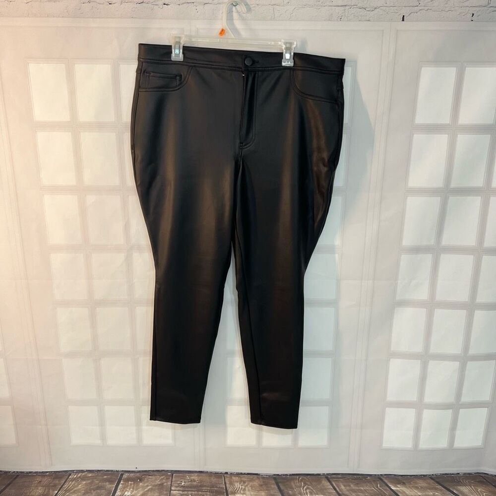Express Black Solid Stretchy Ankle Faux Leather Pants Size 18